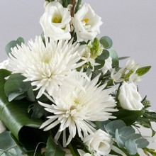 white modern flower arrangement www.thegravesendflorist.co.uk